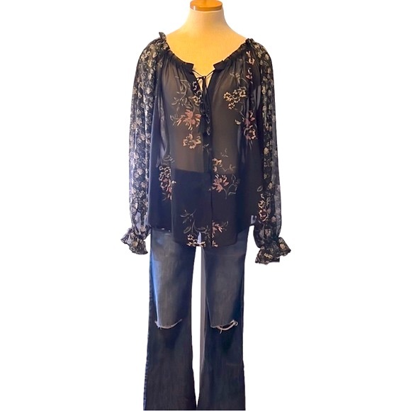 ASTR 'Becky' Floral Print Sheer Top, Small - Picture 4 of 11
